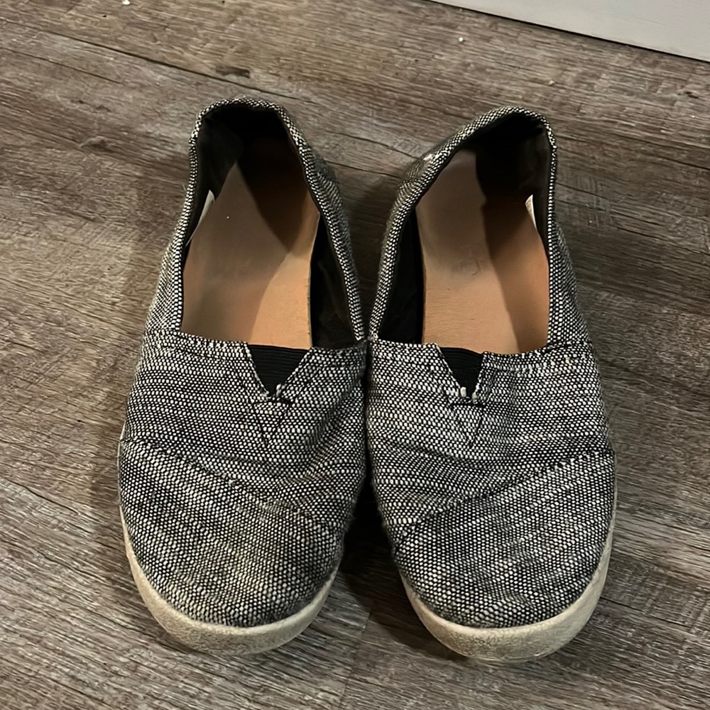 Black & White Toms